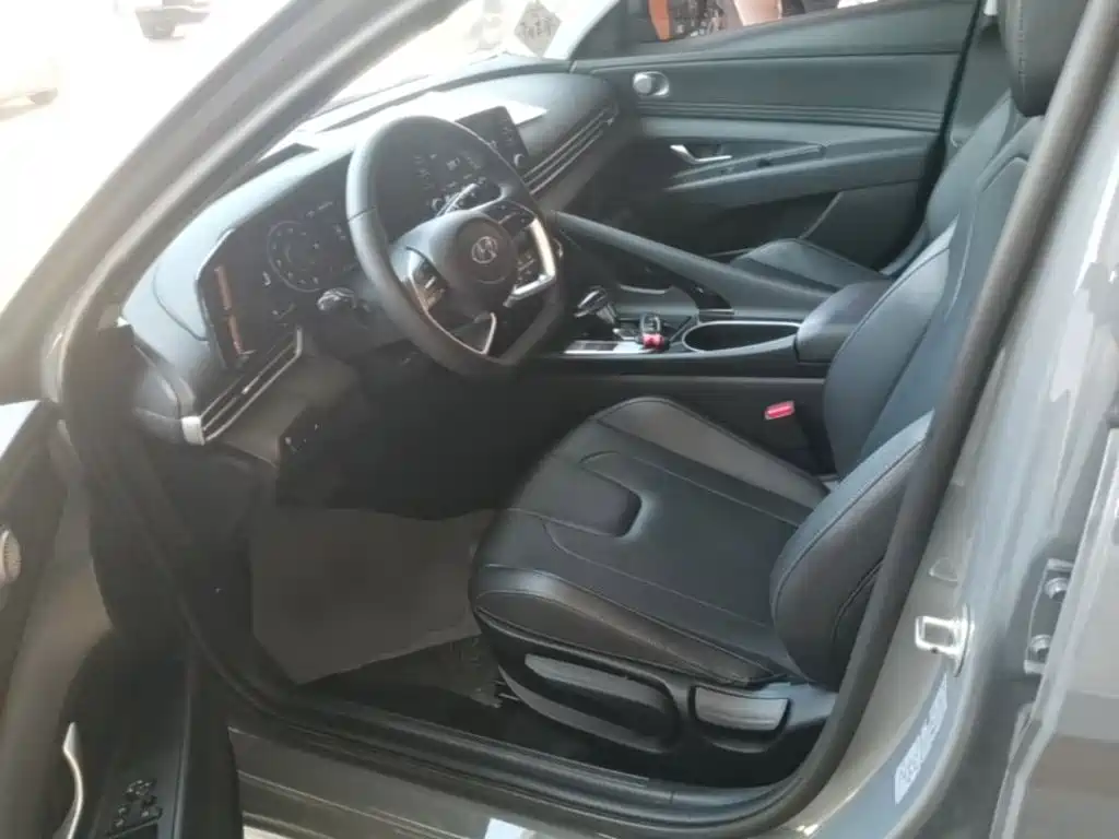 Hyundai Elantra 2023 — фото 15