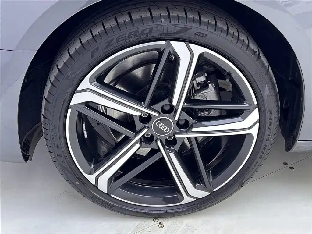 Audi A4L 2024 — фото 11