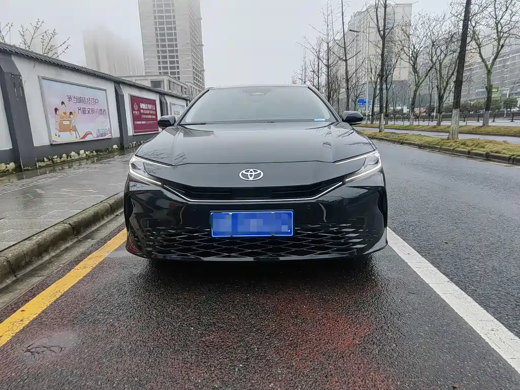Toyota Camry 2024 — фото 2