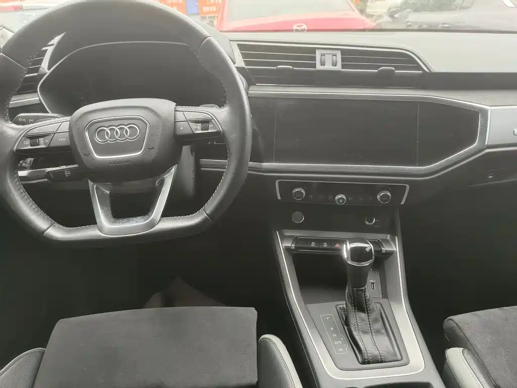 Audi Q3 2020 — фото 11
