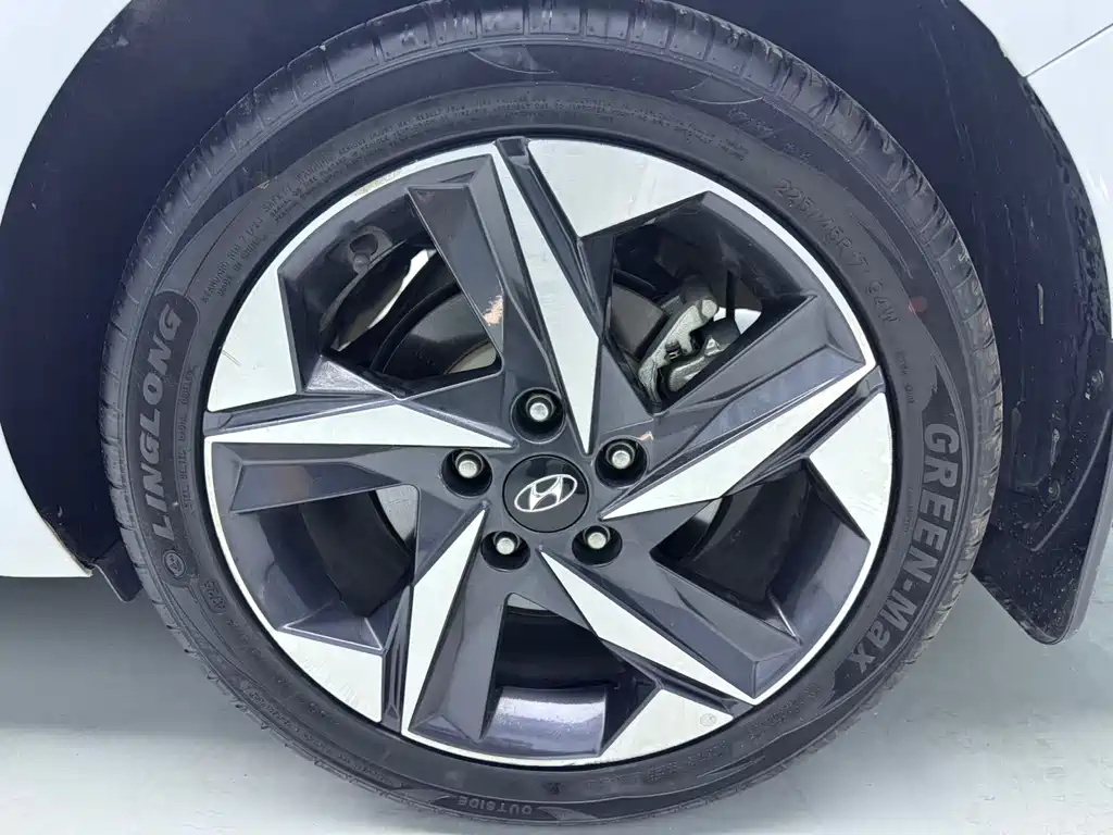 Hyundai Elantra 2022 — фото 23