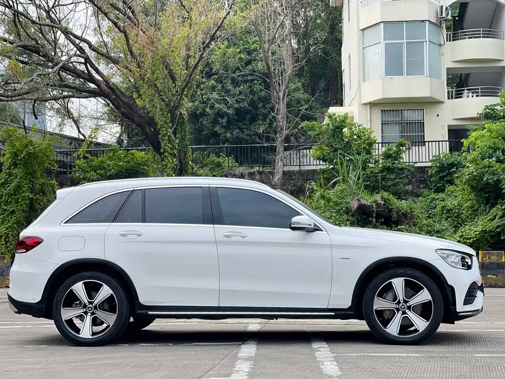 Mercedes-Benz GLC 2023