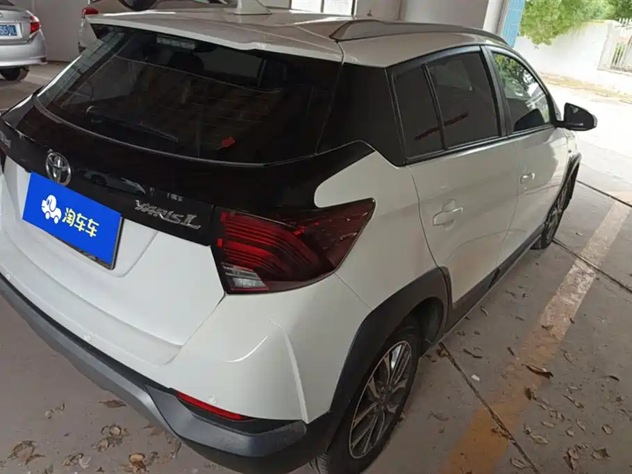 Toyota Yaris L 2022