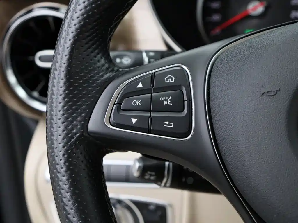 Mercedes-Benz V-Class 2021 — фото 16