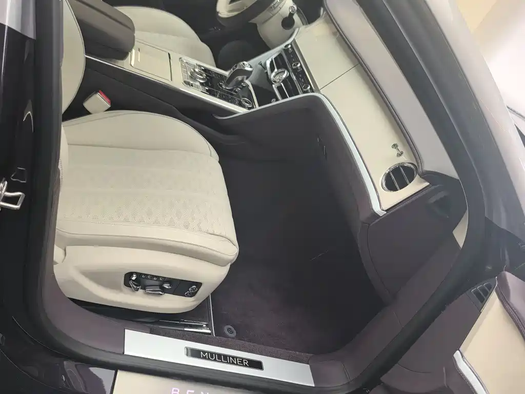 Bentley Flying Spur — фото 10