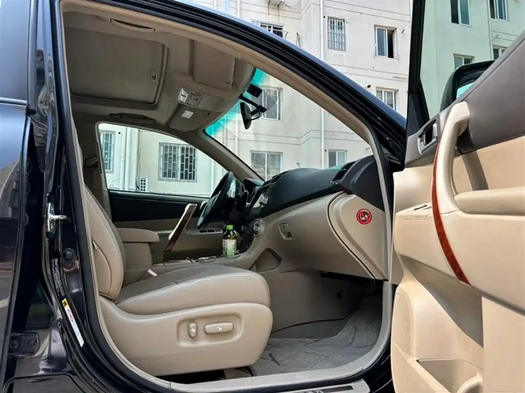 Toyota Highlander 2010 — фото 13