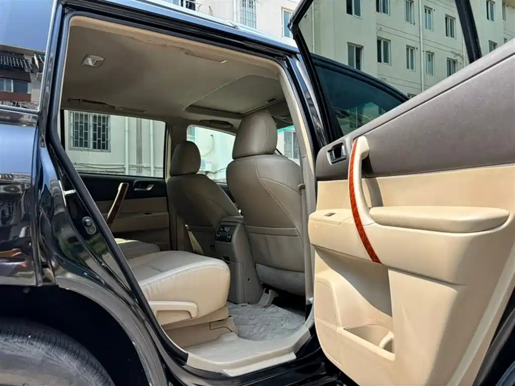 Toyota Highlander 2010 — фото 15