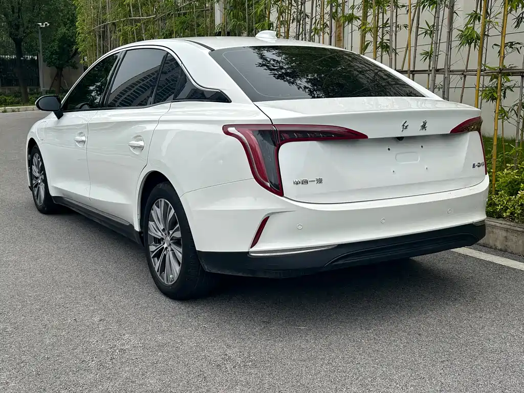 Hongqi E-QM5 2022 — фото 7