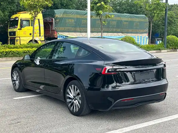 Tesla Model 3 2025
