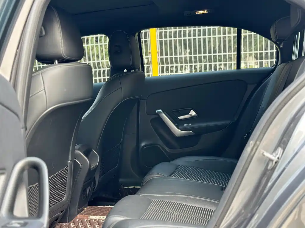 Mercedes-Benz A-Class 2023 — фото 7