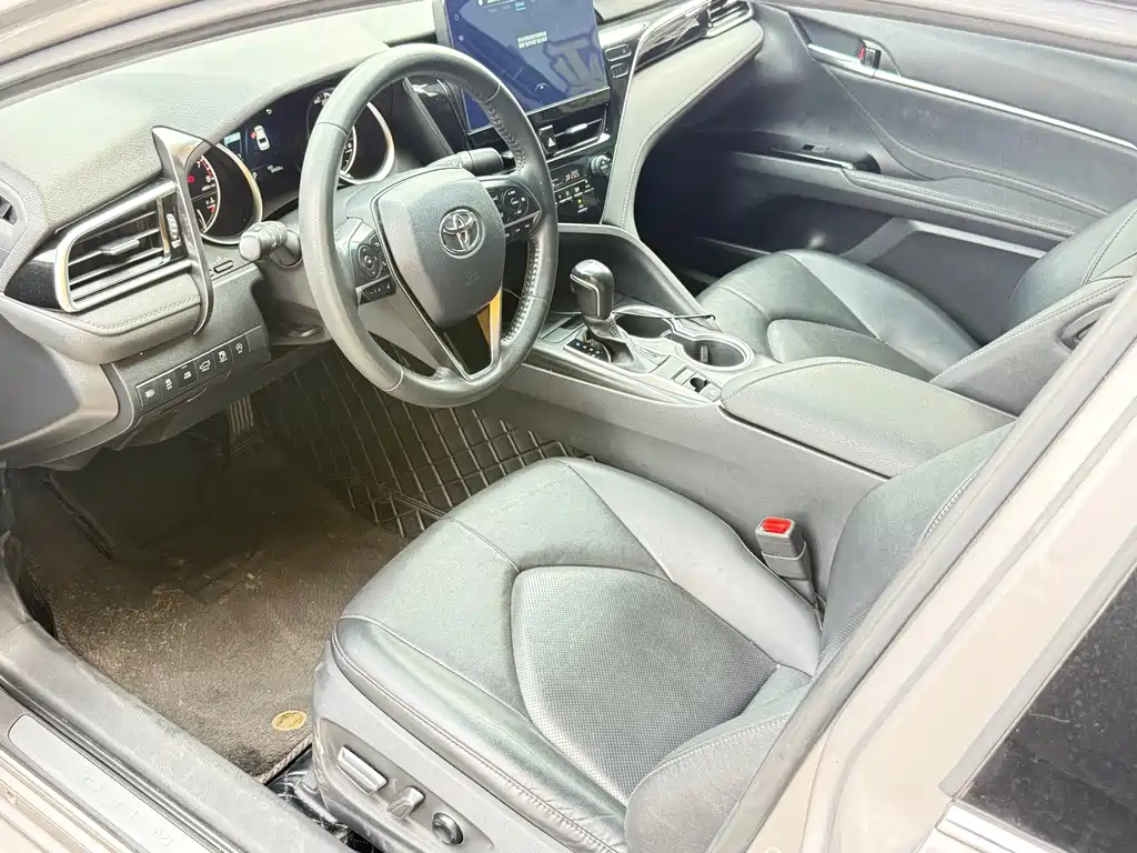 Toyota Camry 2023 — фото 4