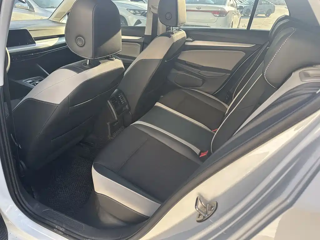 Volkswagen Golf 2024