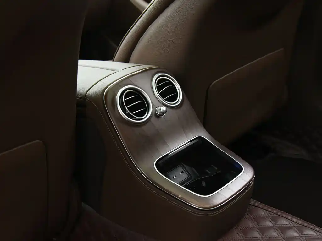 Mercedes-Benz E-Class 2023 — фото 16