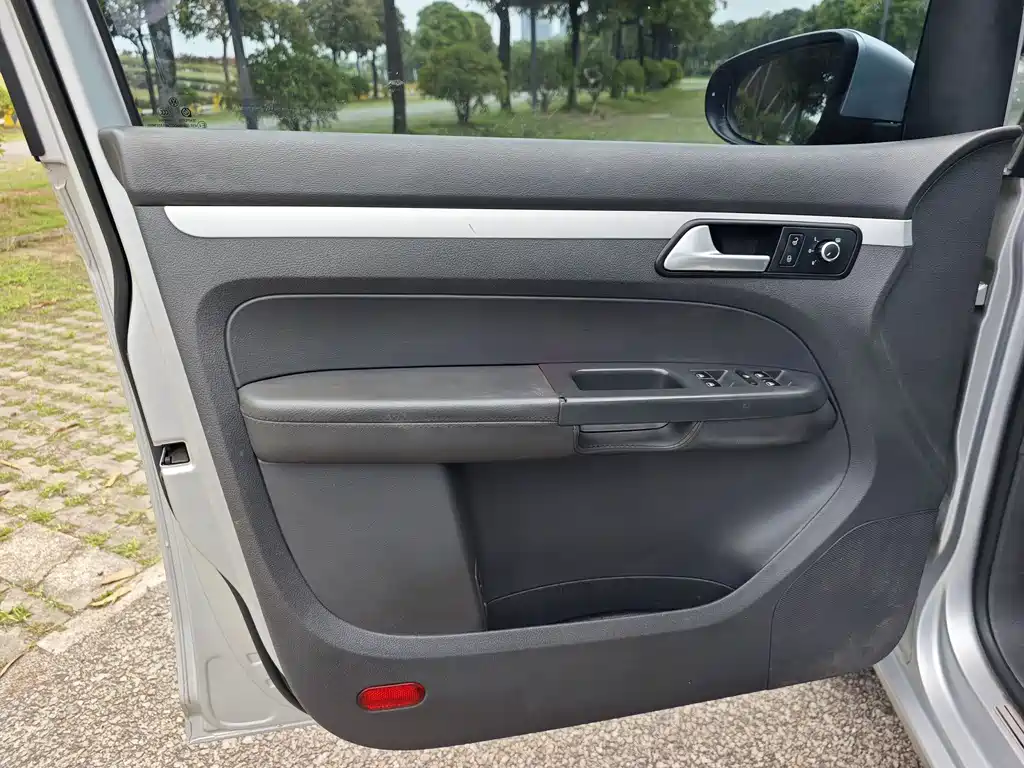 Volkswagen Touran 2016 — фото 14