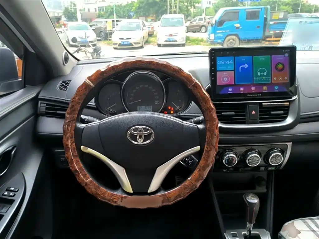 Toyota Yaris L 2021 — фото 11