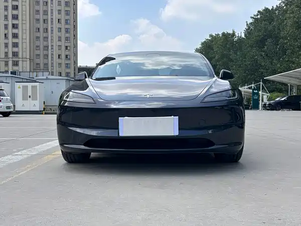 Tesla Model 3 2024