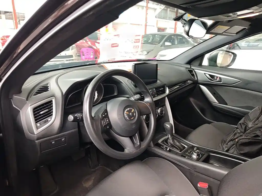 Mazda CX-4 2017 — фото 10