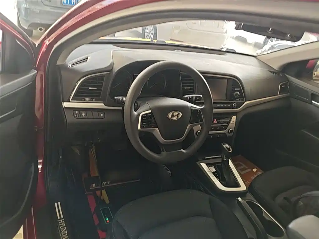 Hyundai Elantra 2019 — фото 11