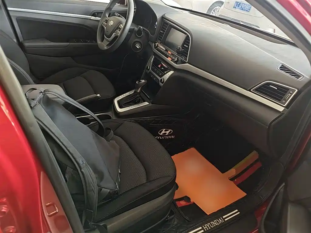Hyundai Elantra 2019 — фото 25