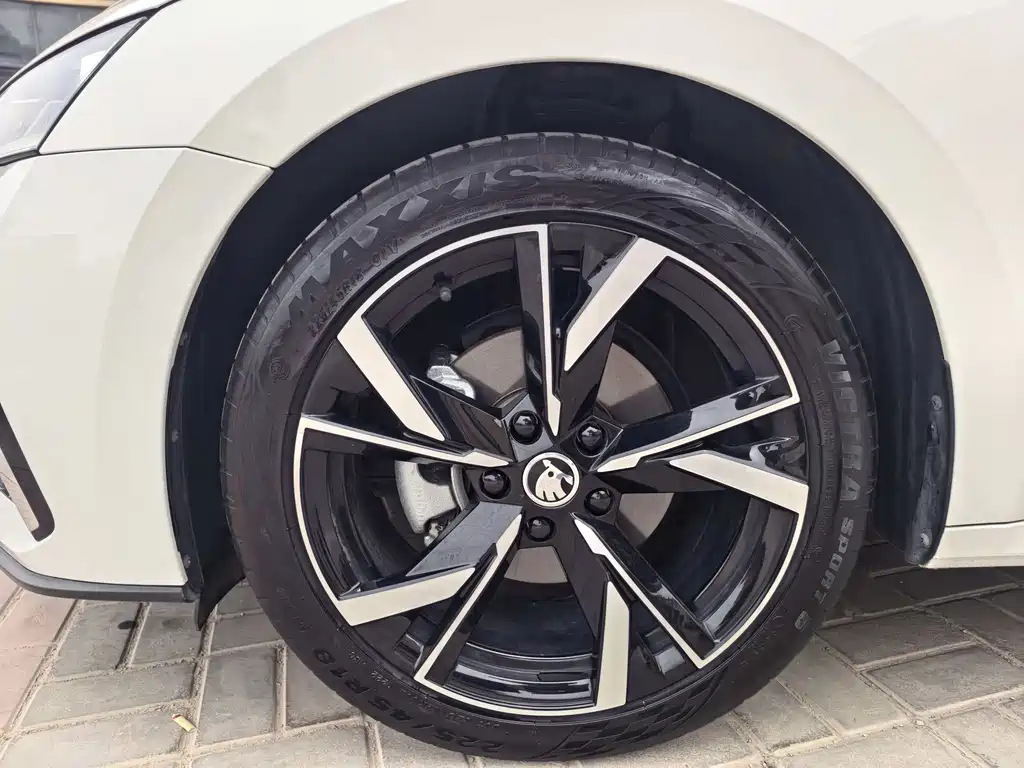 Skoda Octavia 2022 — фото 19