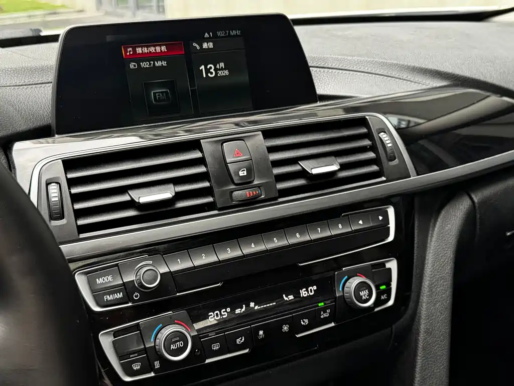 BMW 3 Series 2017 — фото 14