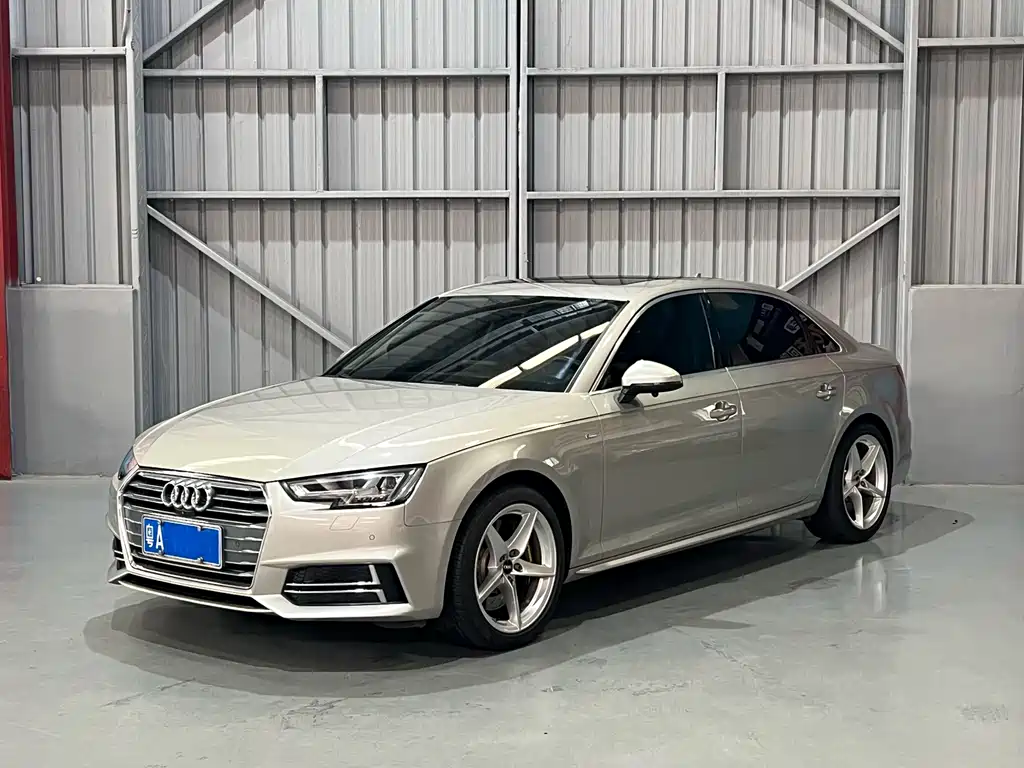 Audi A4L 2018 — фото 1