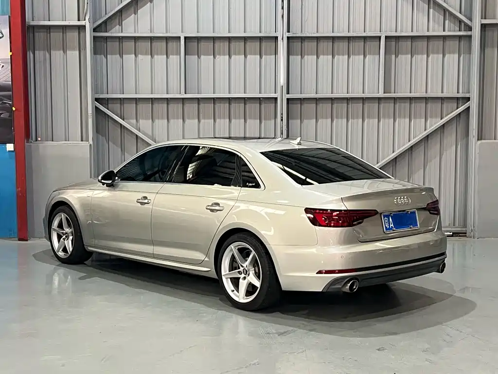 Audi A4L 2018 — фото 9