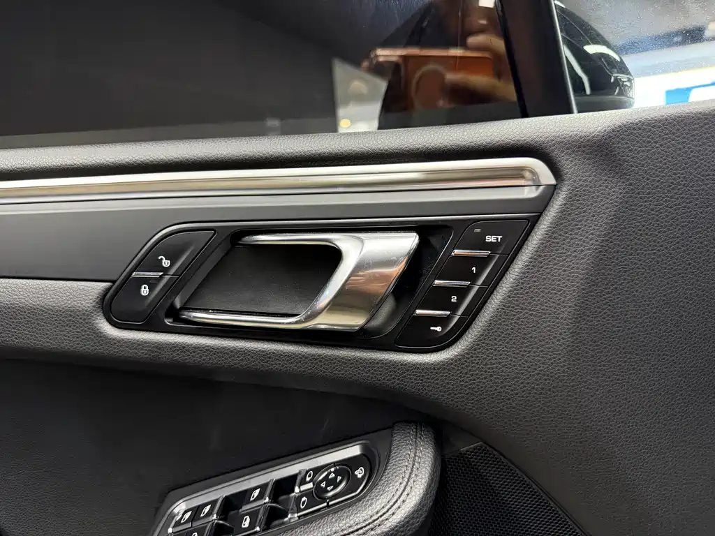 Porsche Macan 2017 — фото 20