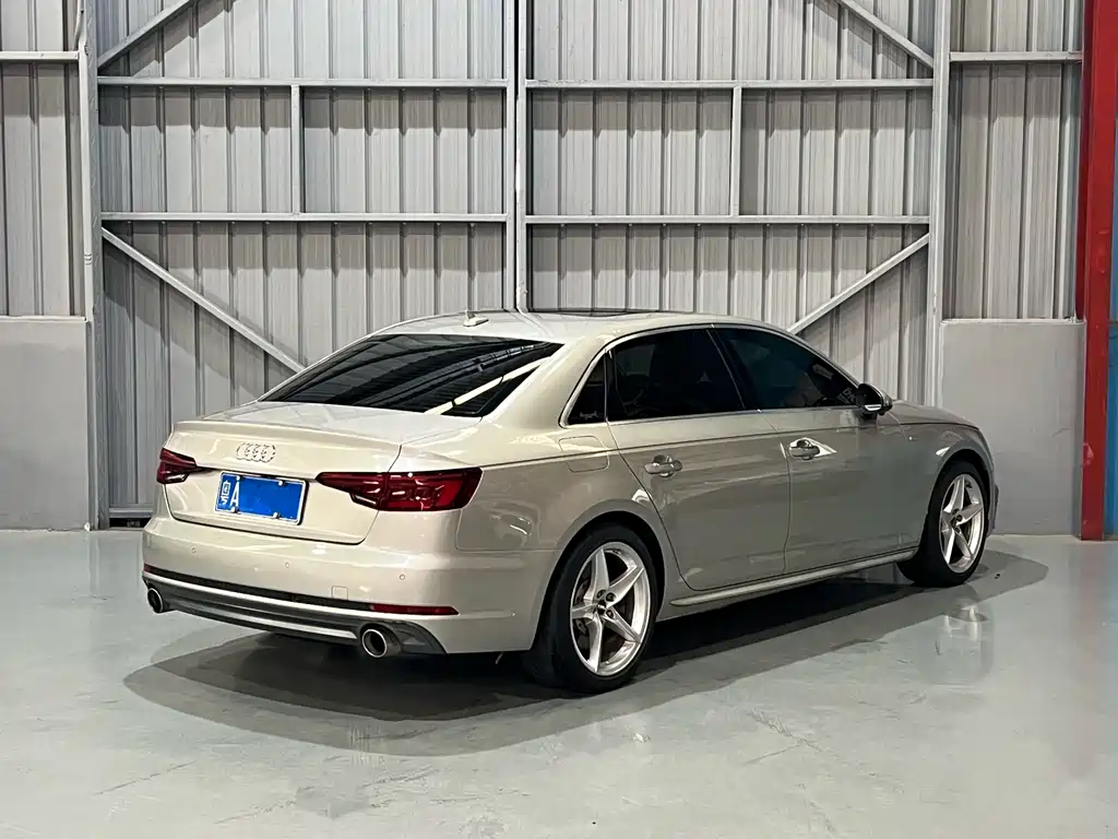 Audi A4L 2018 — фото 7