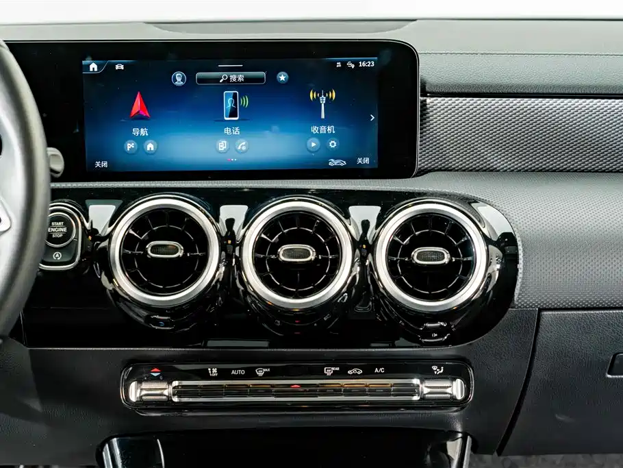 Mercedes-Benz A-Class 2024 — фото 13