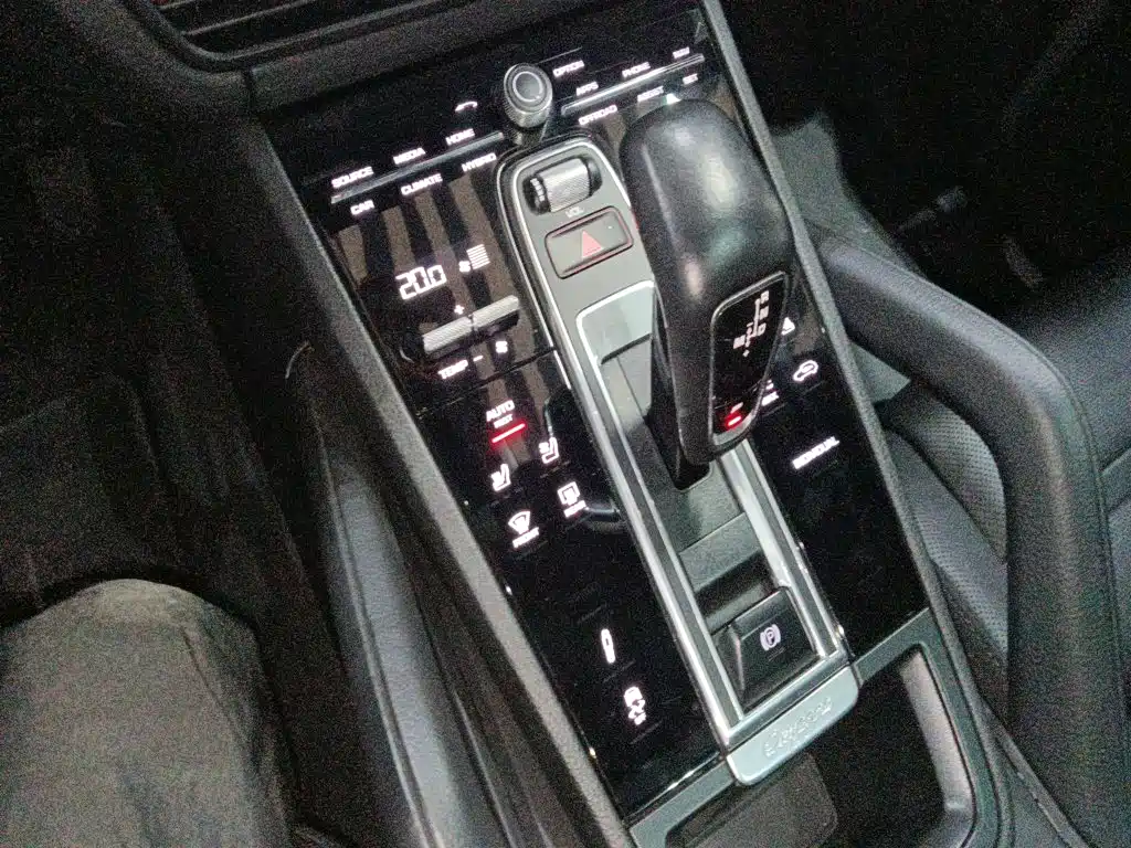 Porsche Cayenne New Energy 2021 — фото 10