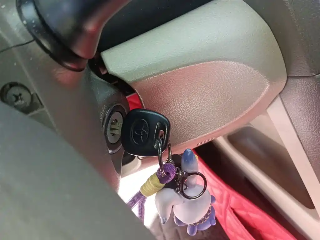 Toyota Camry 2014 — фото 12