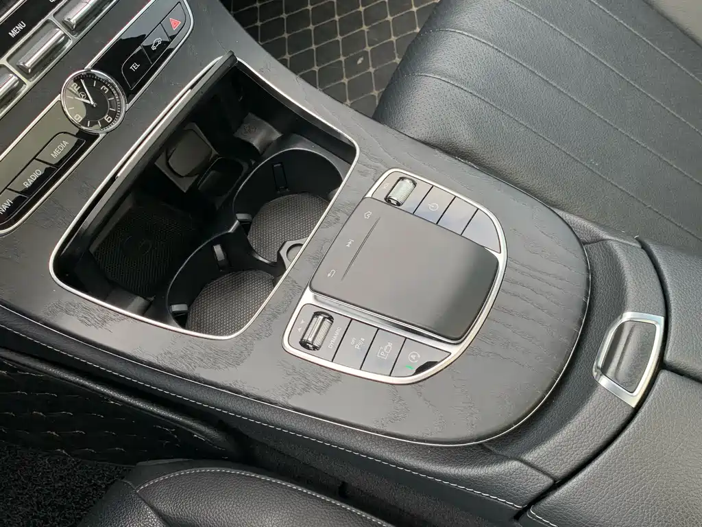 Mercedes-Benz E-Class 2020 — фото 20