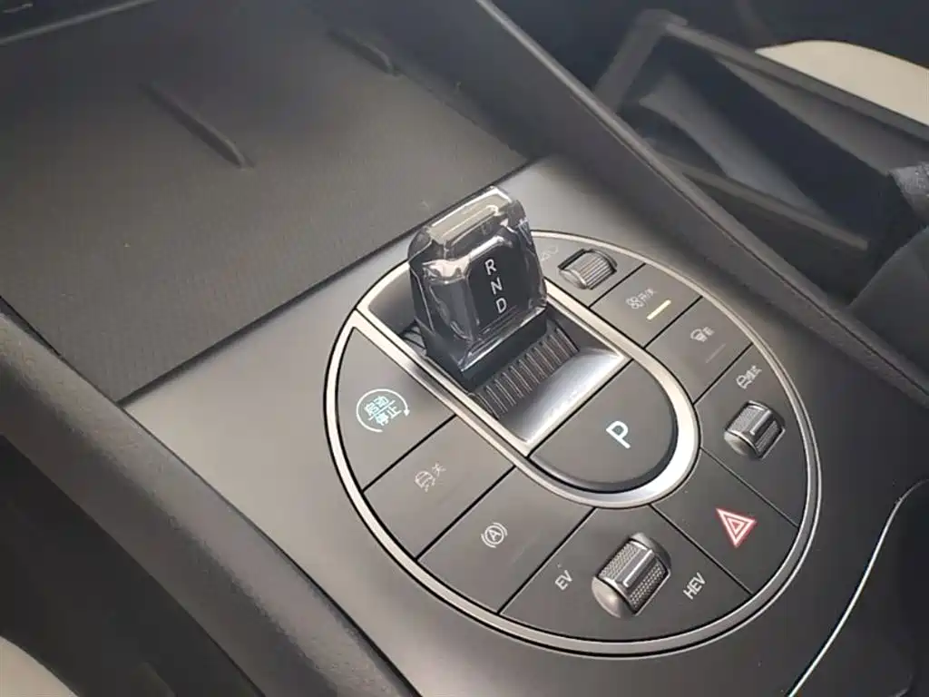 BYD Seal 05 DM-i 2025 — фото 14