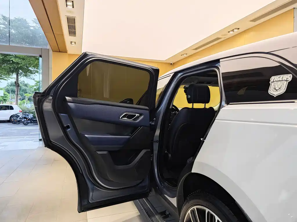 Land Rover Velar 2018 — фото 22