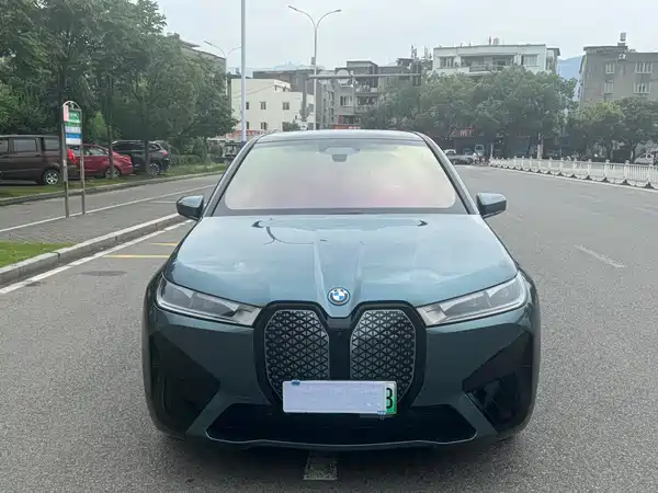 BMW iX 2025