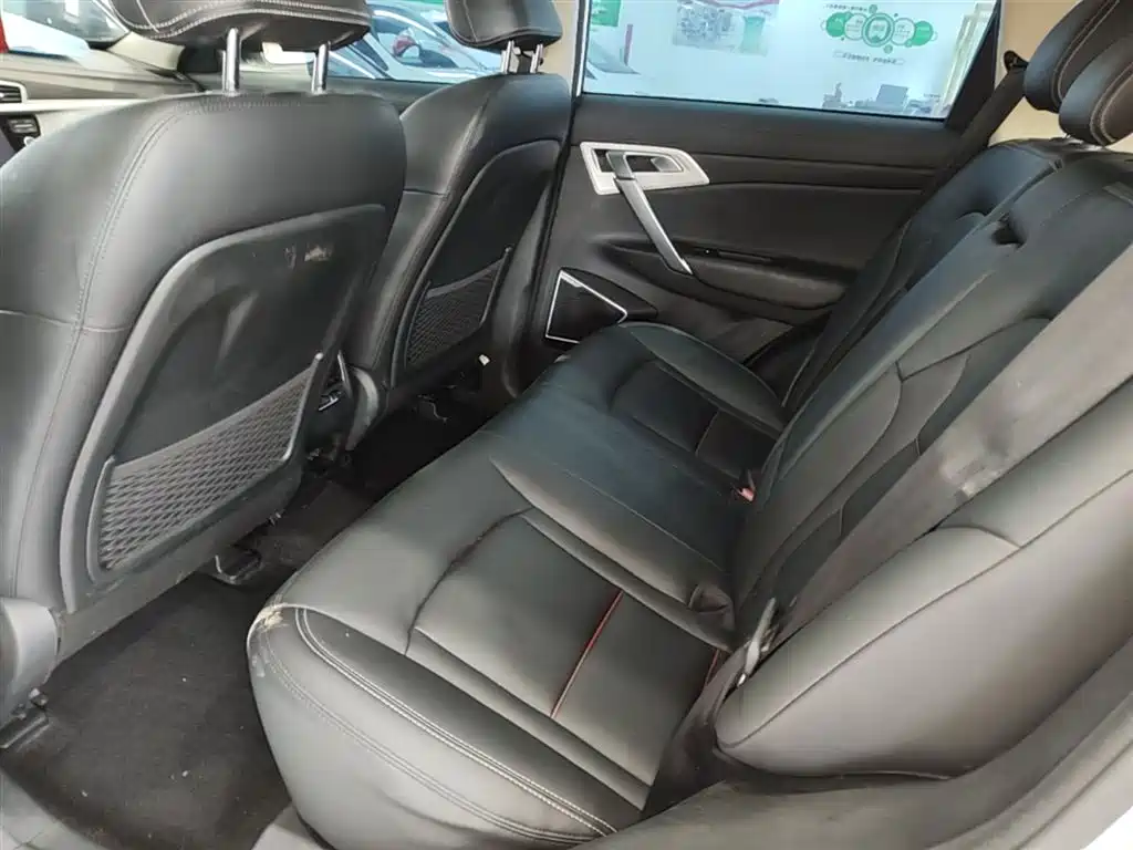 Geely Boyue 2018 — фото 17