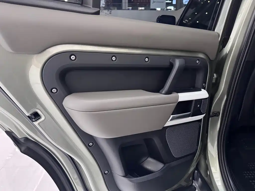 Land Rover Defender 2020 — фото 11
