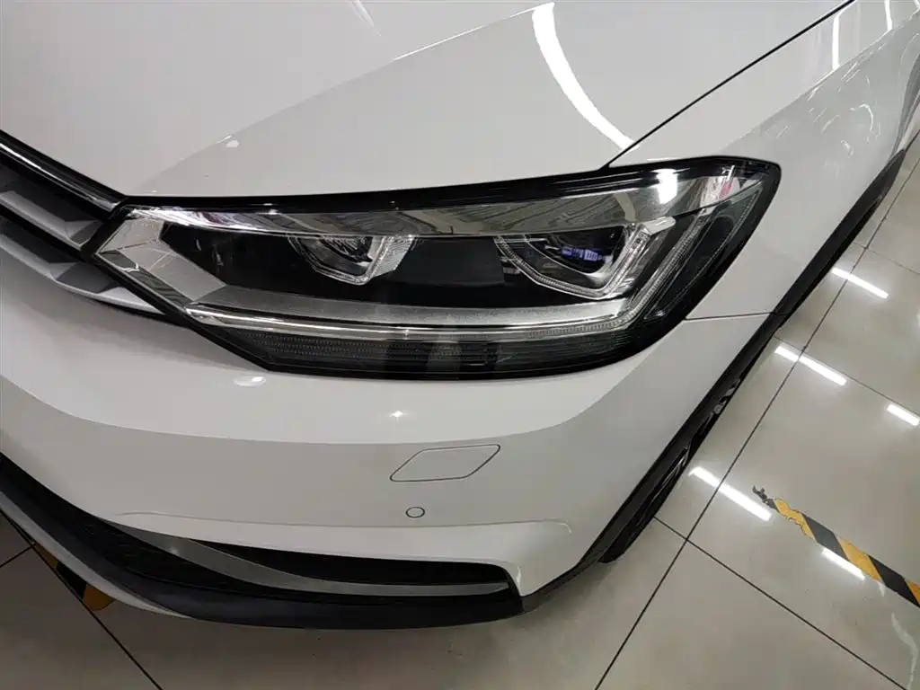 Volkswagen Touran 2019 — фото 24