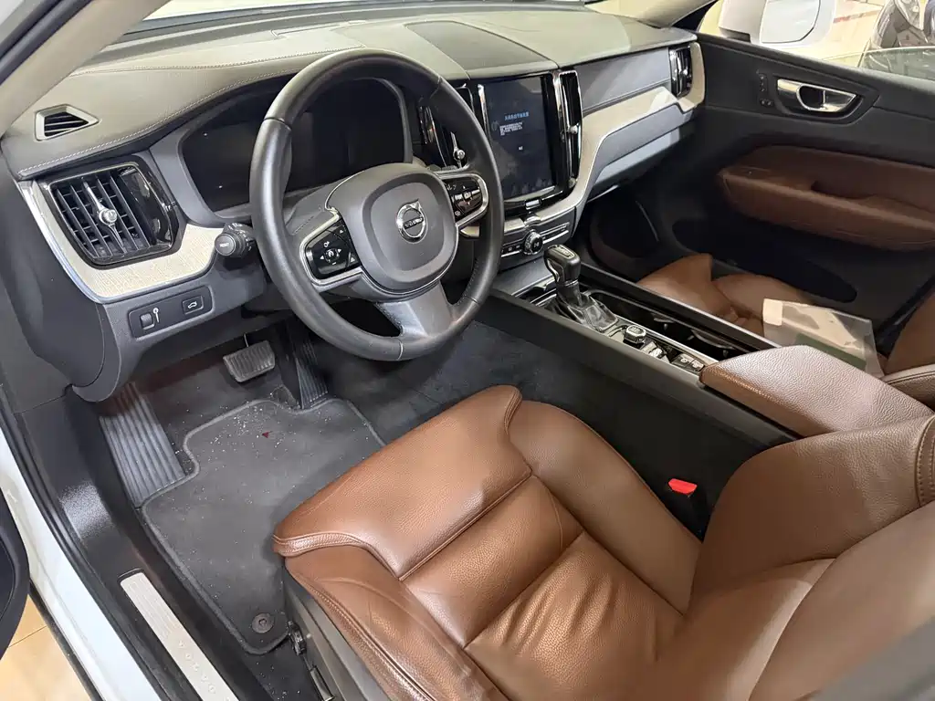 Volvo XC60 2020 — фото 4