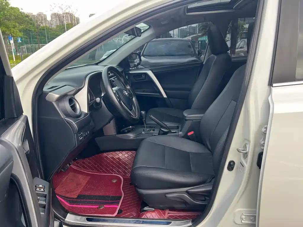 Toyota RAV4 2019 — фото 11