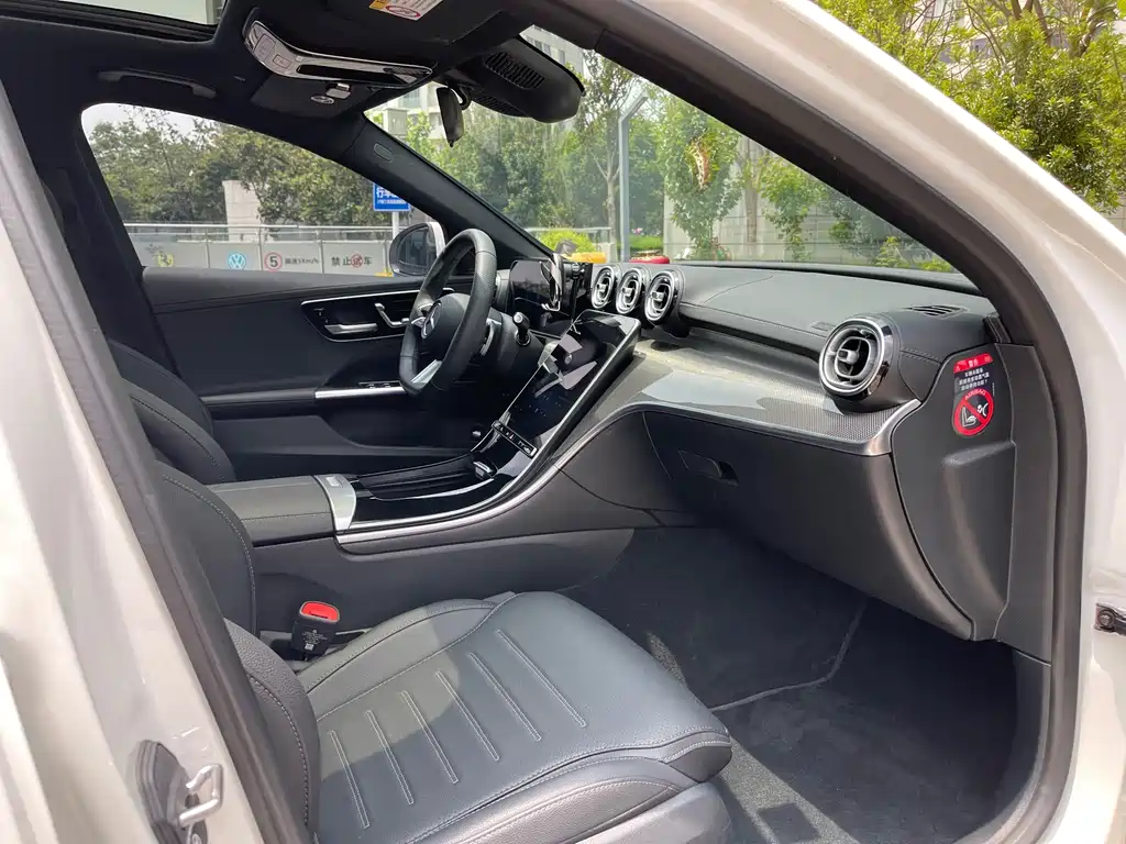 Mercedes-Benz C-Class 2025 — фото 14