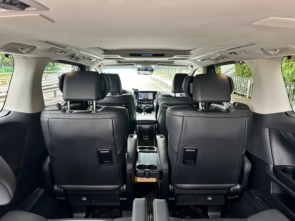 Toyota Vellfire 2023 — фото 16