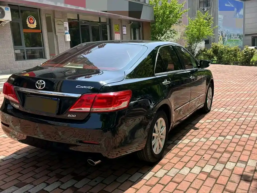 Toyota Camry 2011 — фото 9