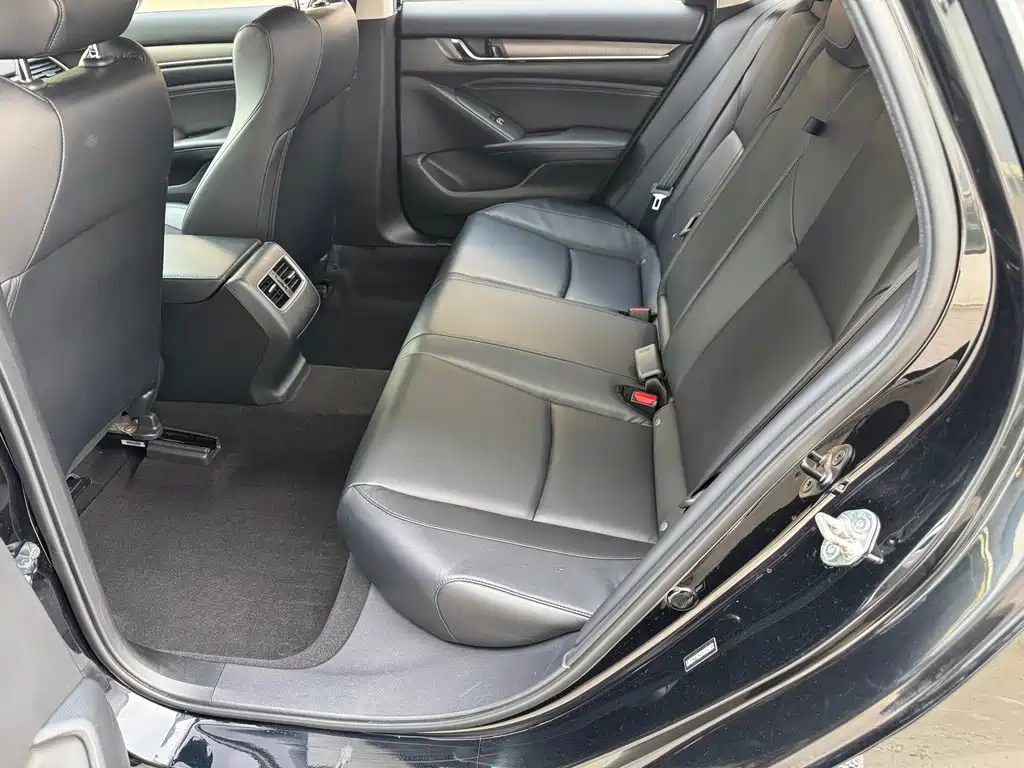 Honda Accord 2018 — фото 11