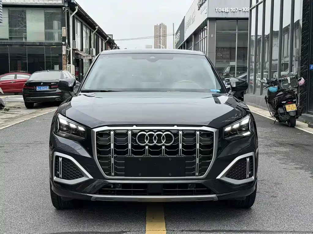 Audi Q2L 2022 — фото 3