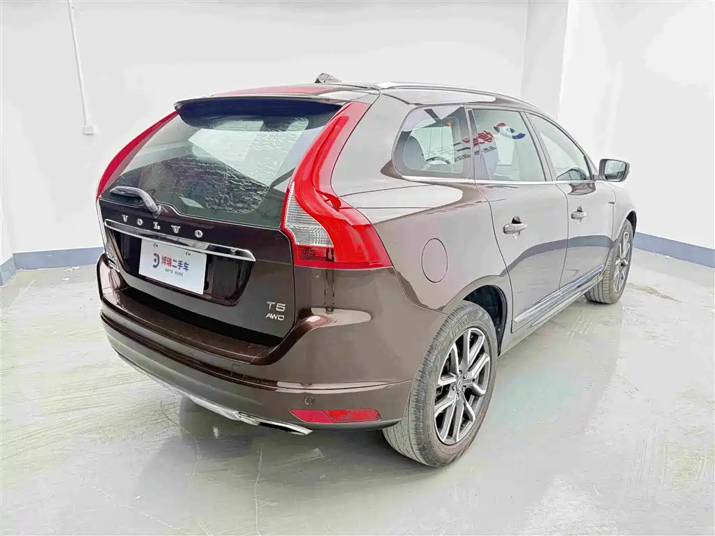 Volvo XC60 2017 — фото 28