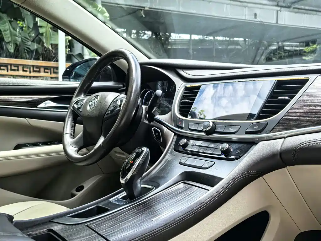 Buick LaCrosse 2017 — фото 34