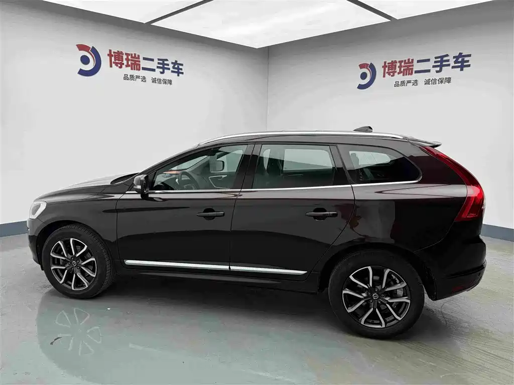 Volvo XC60 2017 — фото 24