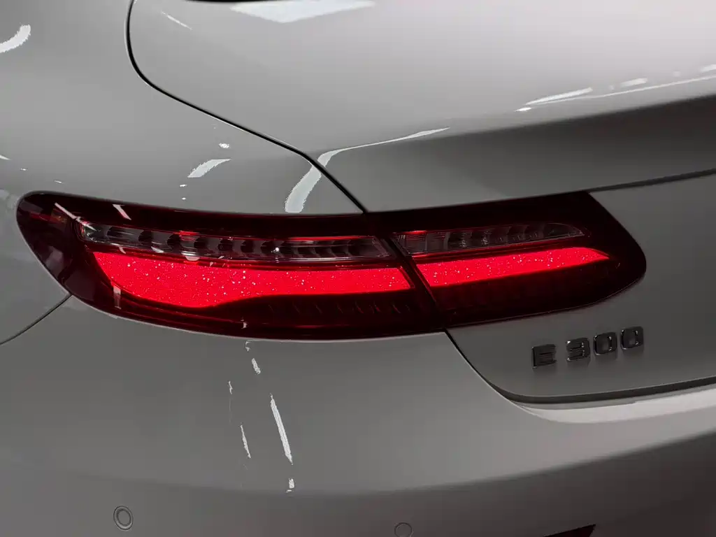 Mercedes-Benz E-Class 2018 — фото 19